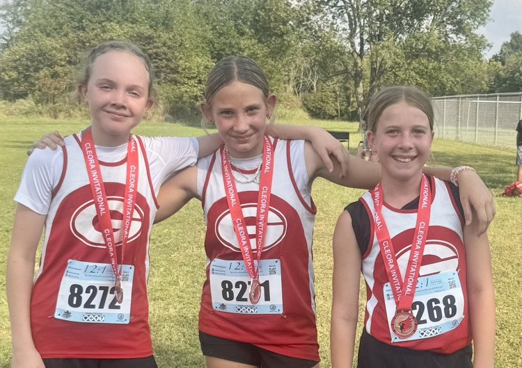 Evy Hampton, Kamryn Guinn, Peyton Ferguson