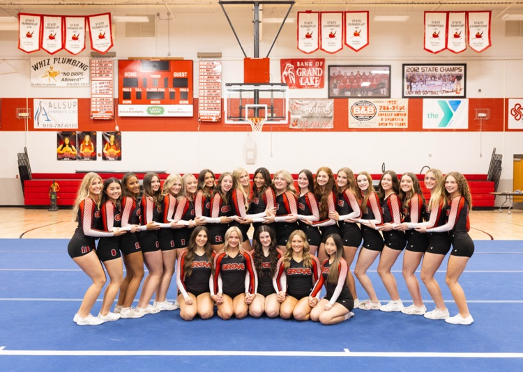 5a Varsity STUNT team