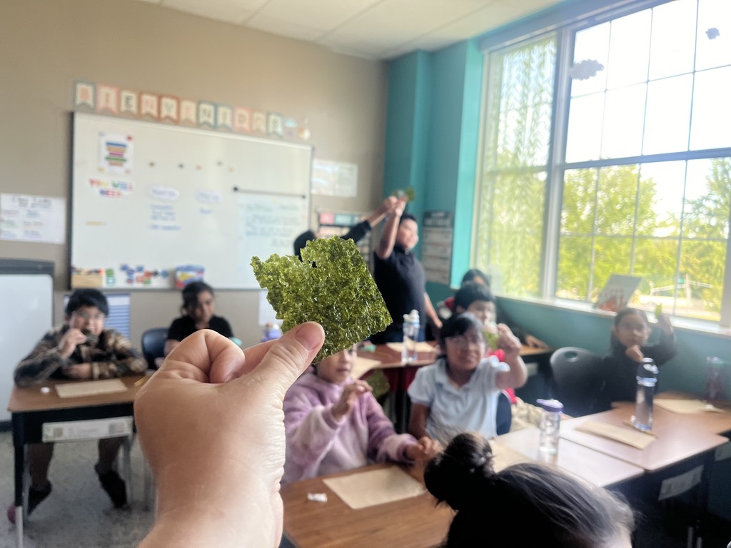 Students trying out sea weed and chestnuts. 