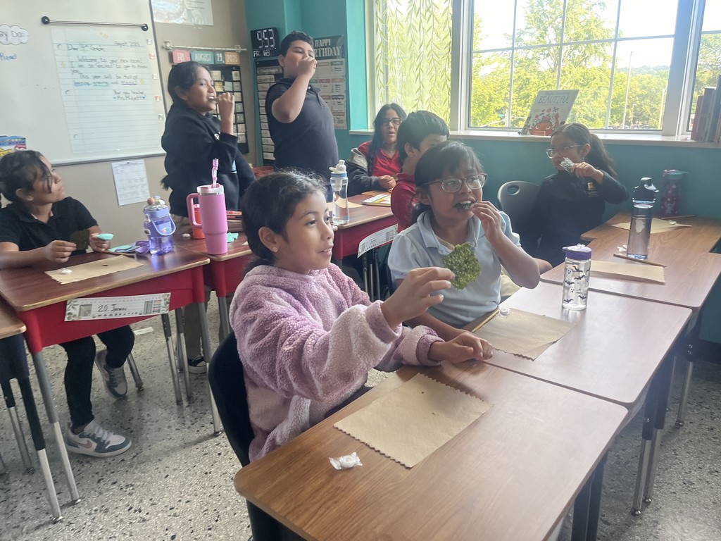 Students trying out sea weed and chestnuts. 