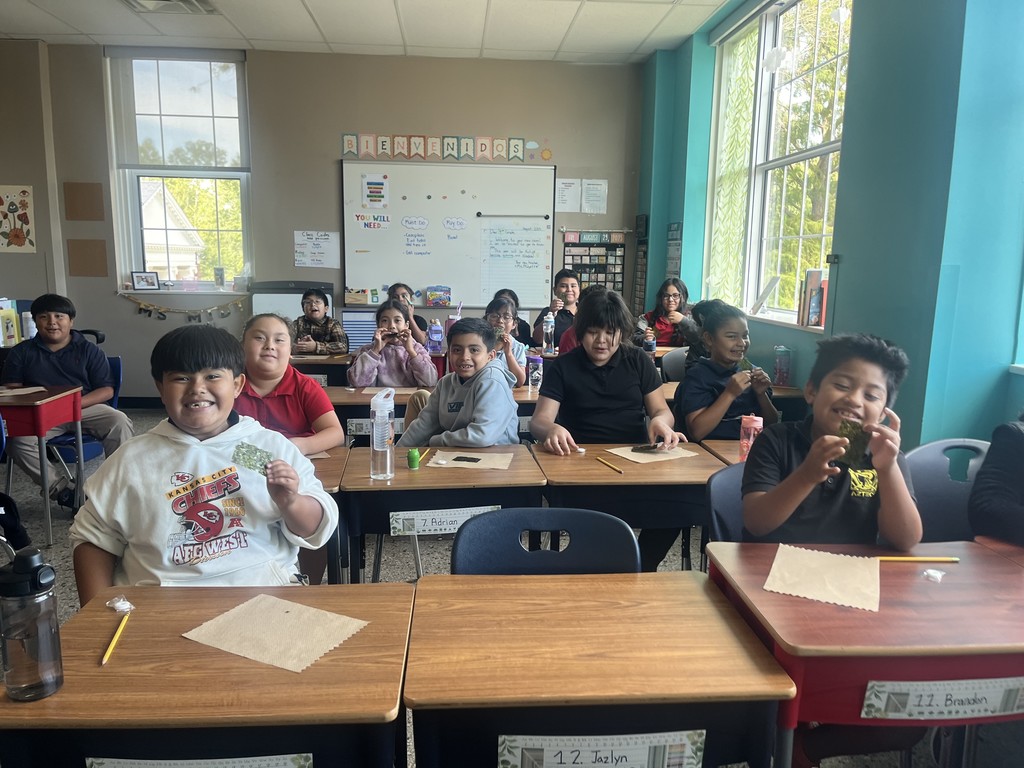 Students trying out sea weed and chestnuts. 