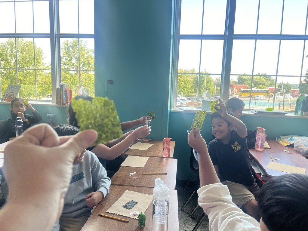Students trying out sea weed and chestnuts. 