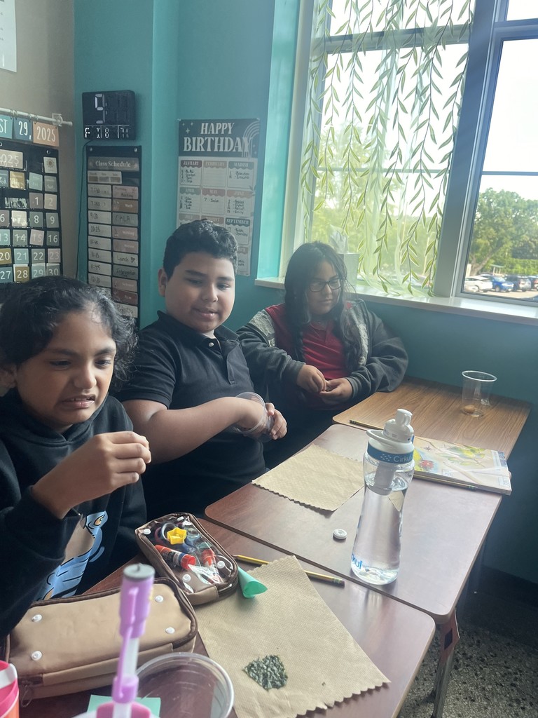 Students trying out sea weed and chestnuts. 