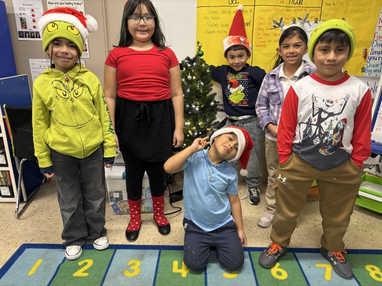 kids wearing holiday headgear