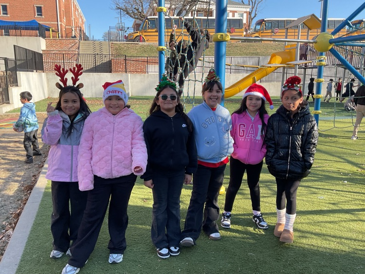 kids wearing holiday headgear