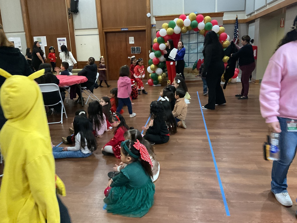 children waiting for sing