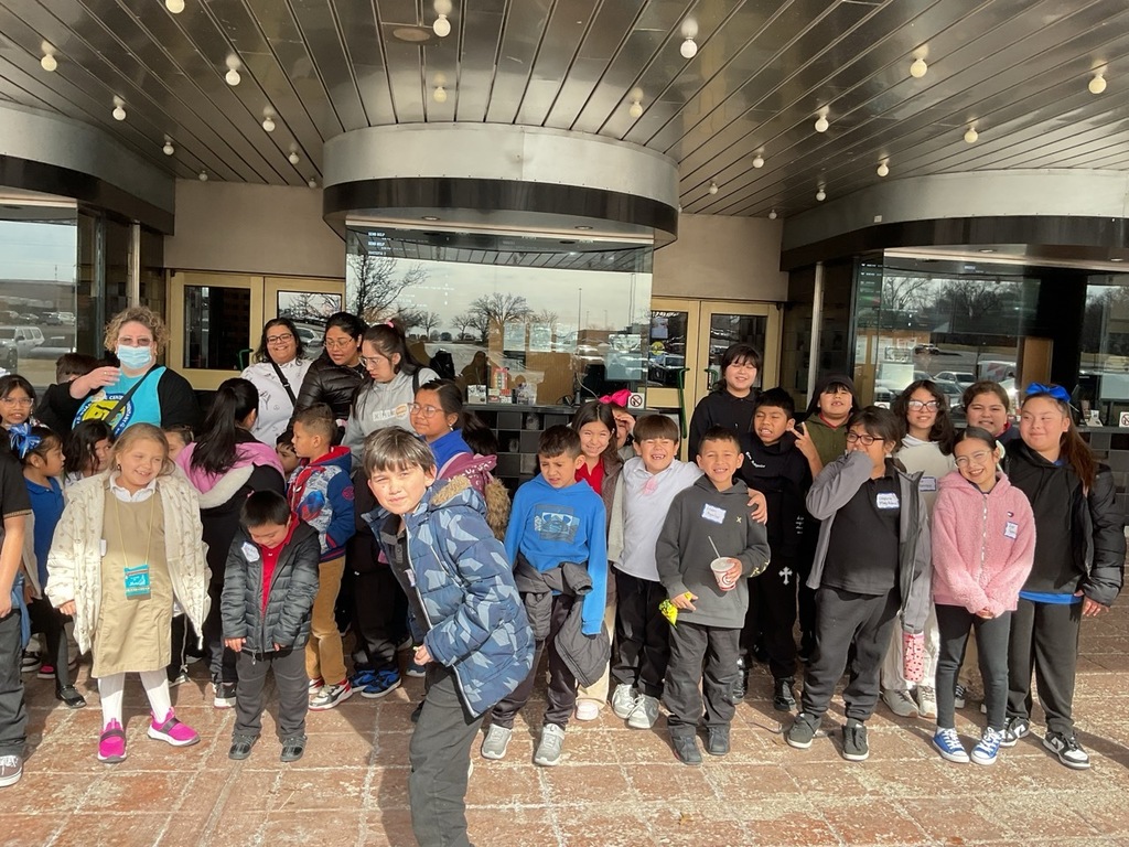 Students who won the trip to the movies, posing in front of the cinema before going in to enjoy the movie