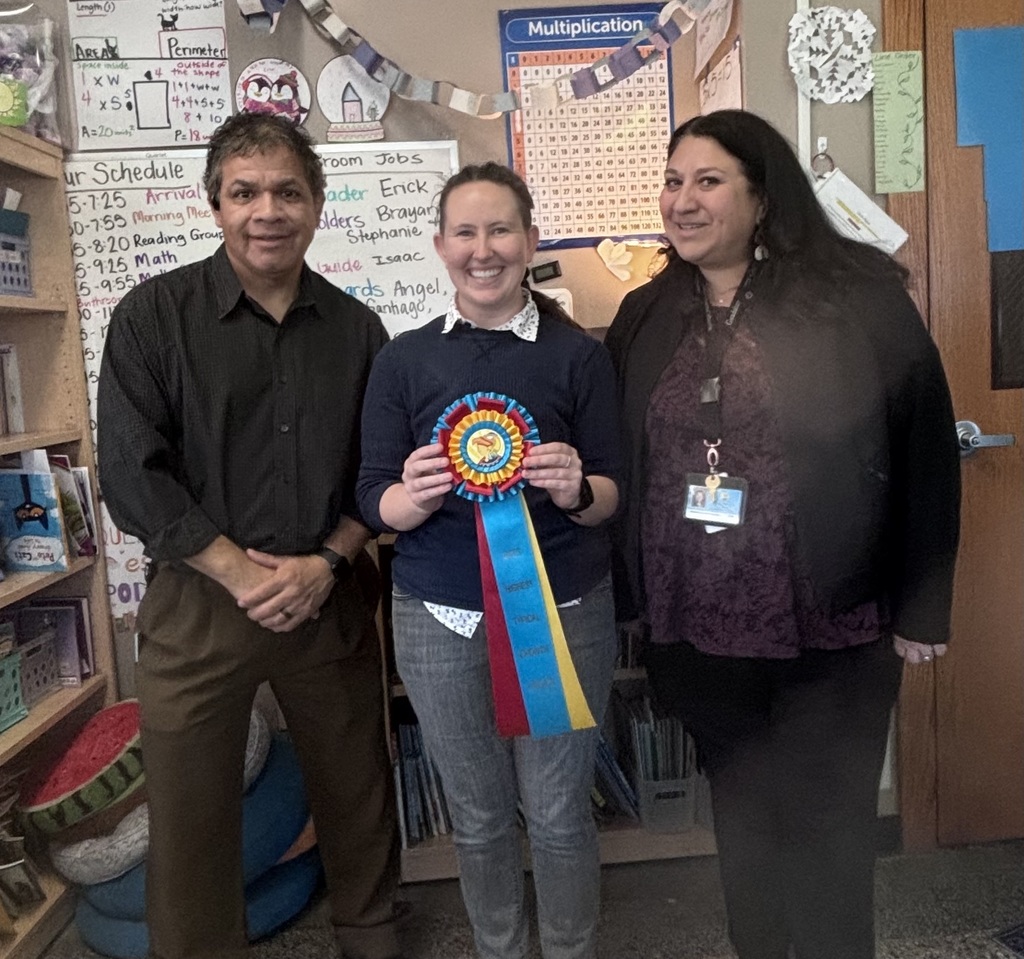 Picture fo Principals and teacher with ribbon of accomplishment