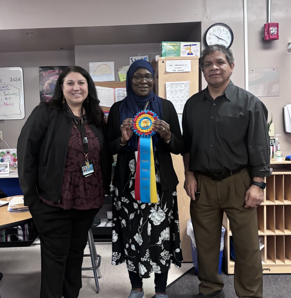 Picture fo Principals and teacher with ribbon of accomplishment
