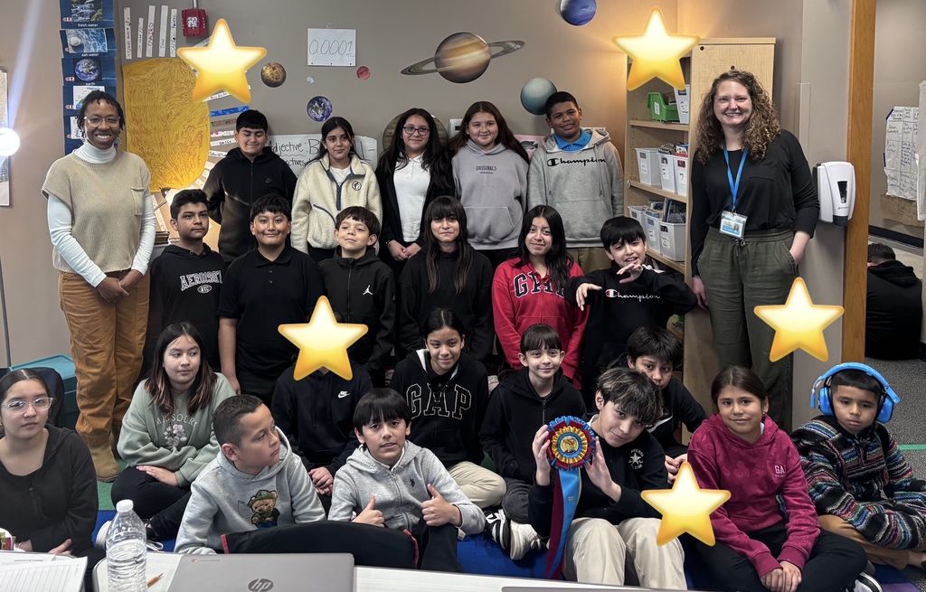 5th grade classroom posing with ribbon