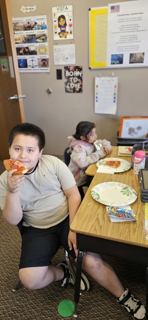 Students sitting and eating pizza