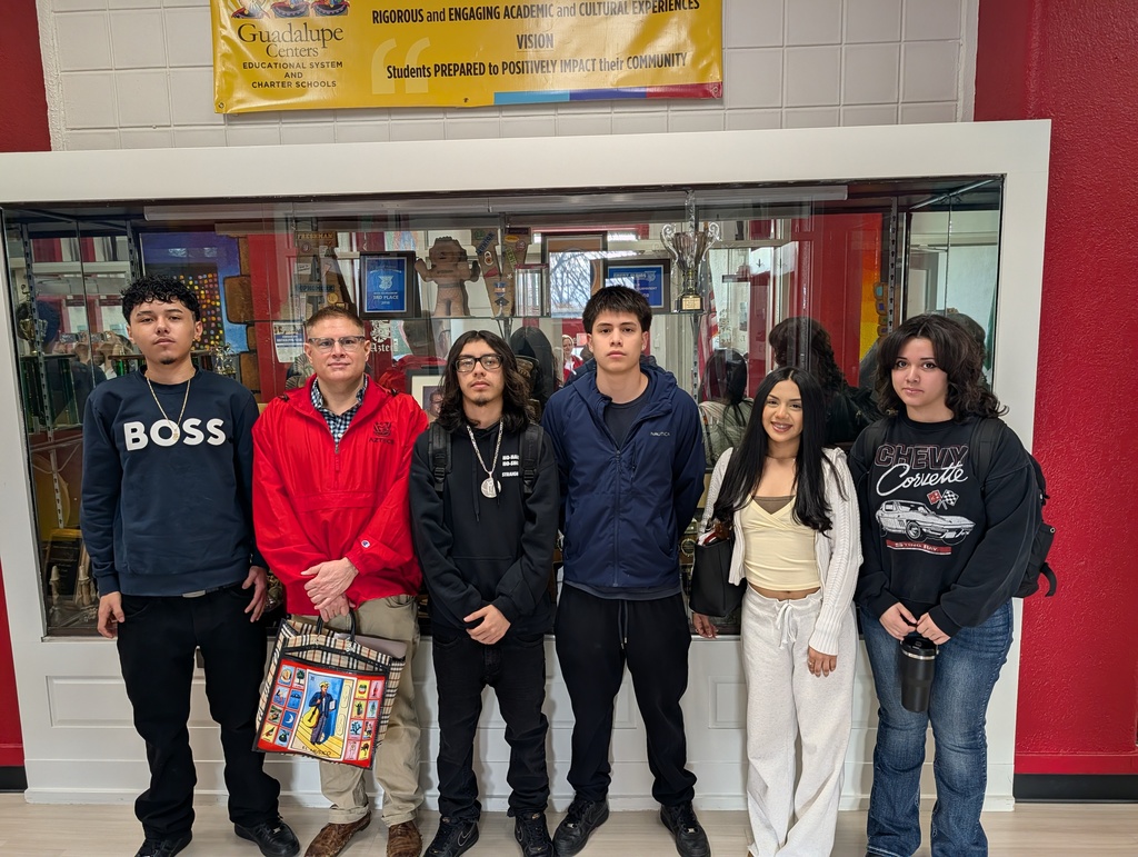 Group of students posing for a picture