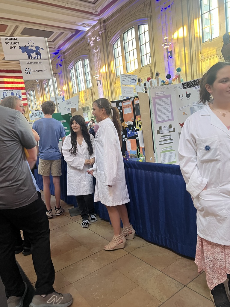 GCMS STEM students presenting at Union Station
