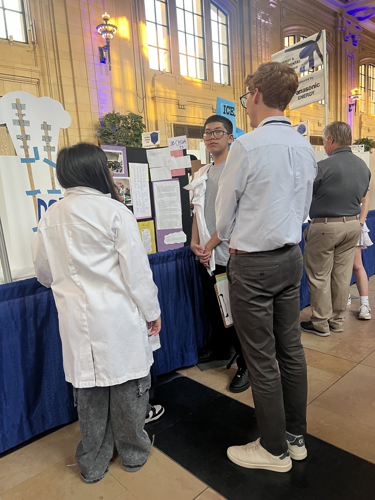 GCMS STEM students presenting at Union Station