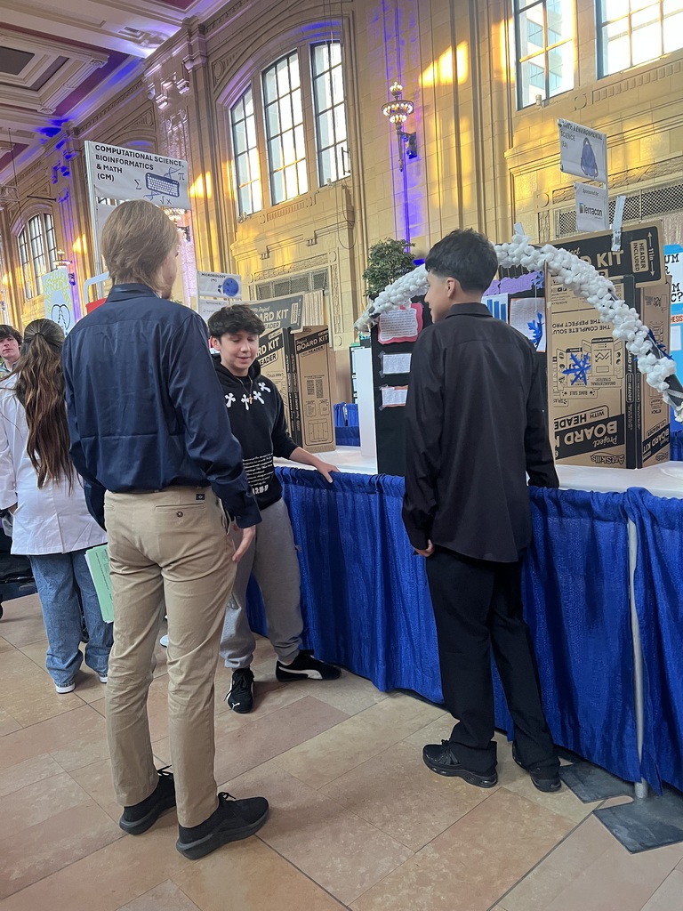 GCMS STEM students presenting at Union Station