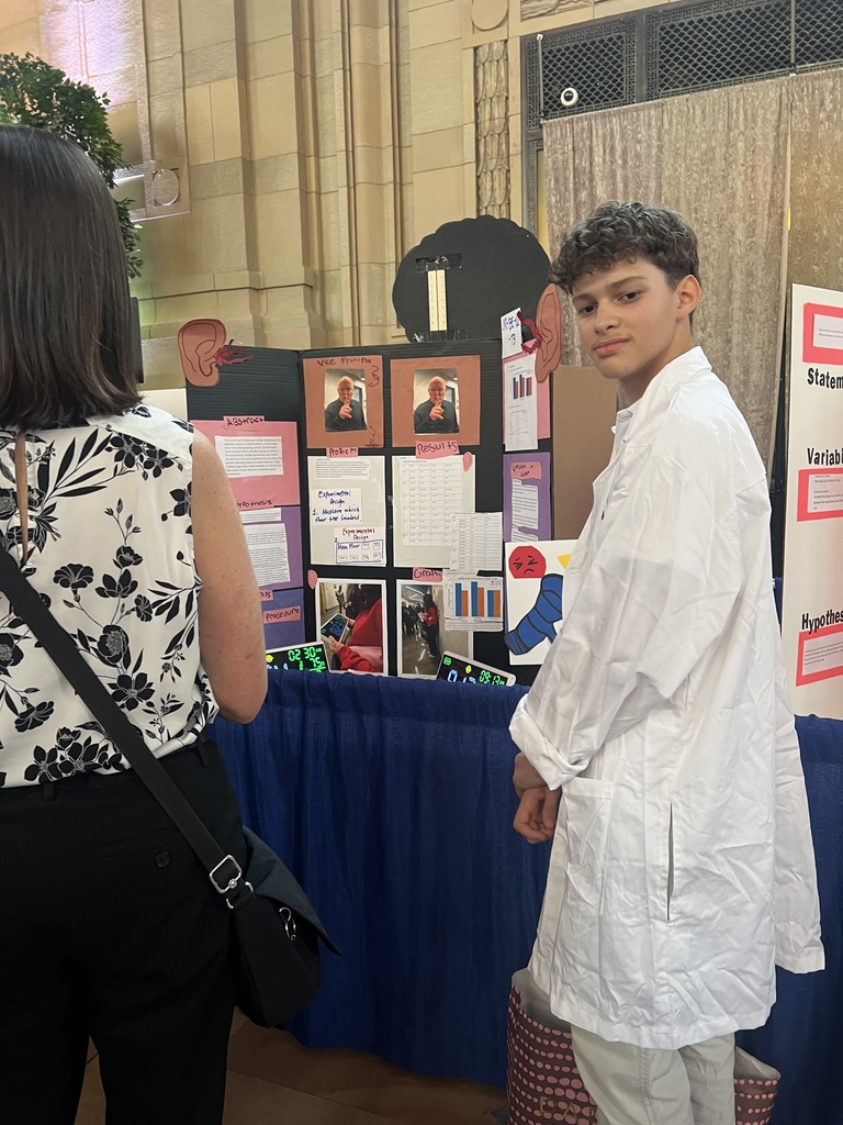 GCMS STEM students presenting at Union Station