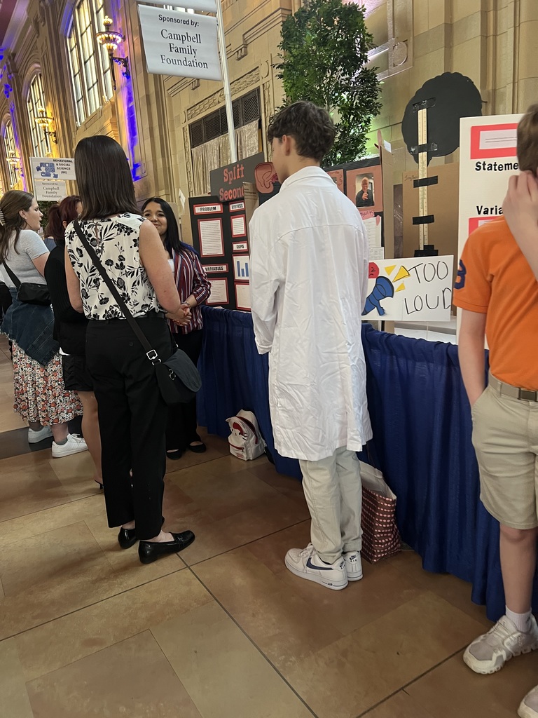 GCMS STEM students presenting at Union Station