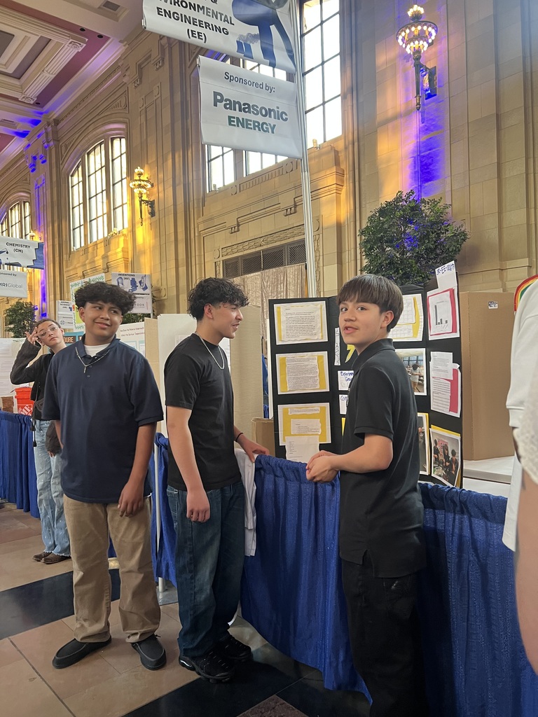 GCMS STEM students presenting at Union Station