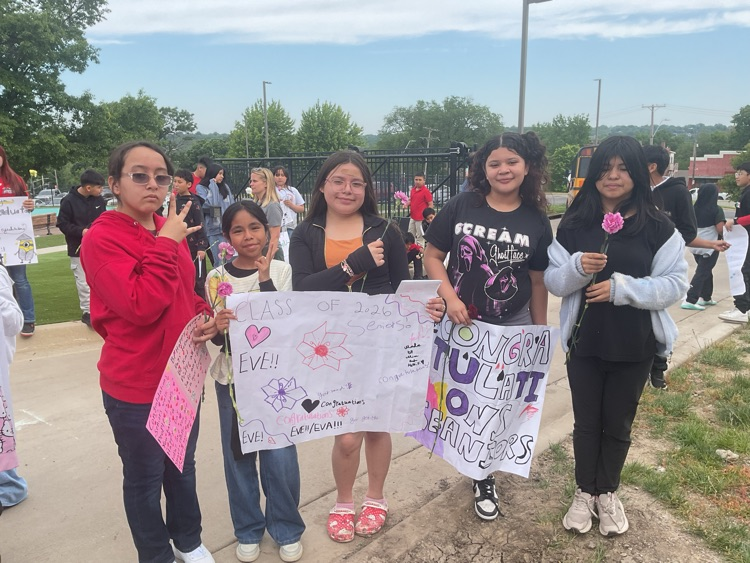 5 girls holding signs