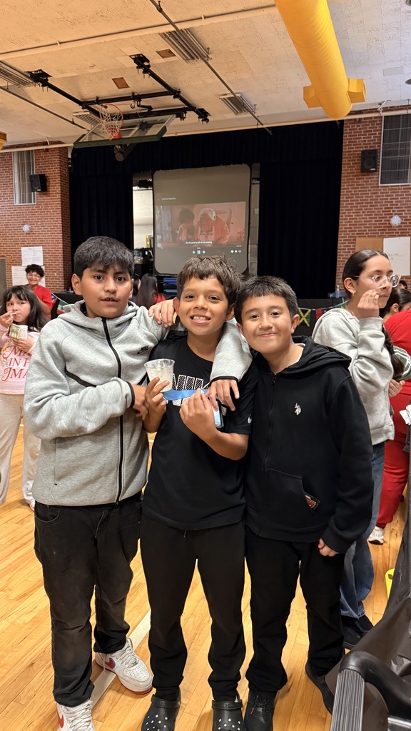 students coming together for a picture