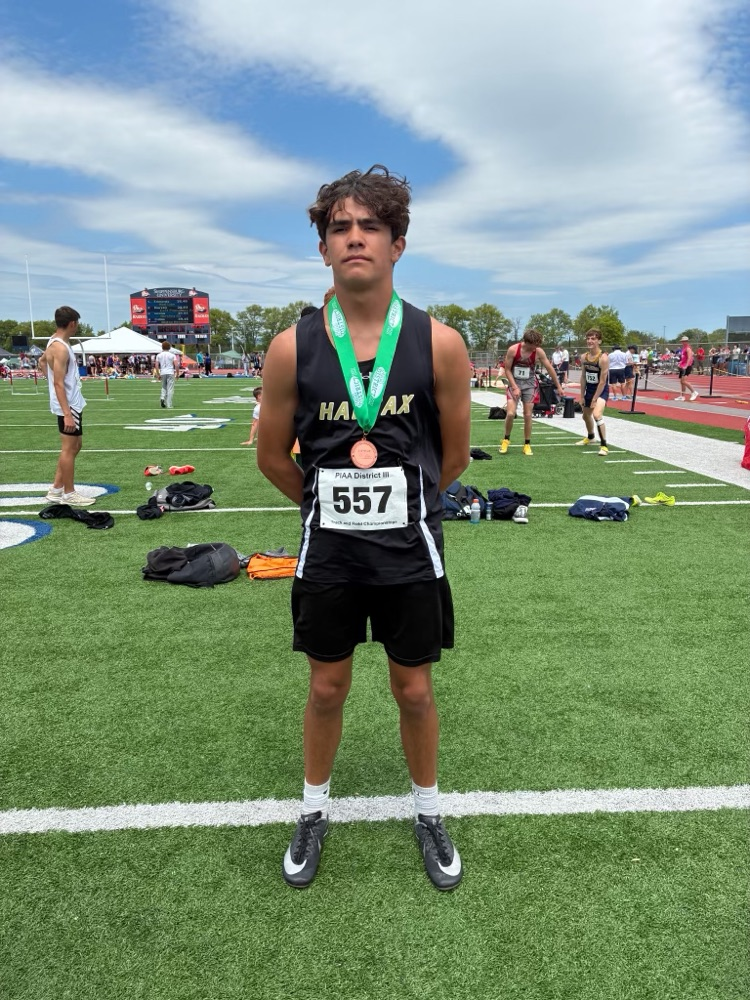 Jacksin Smith places 5th in the 300m boys hurdles at the District III Championships