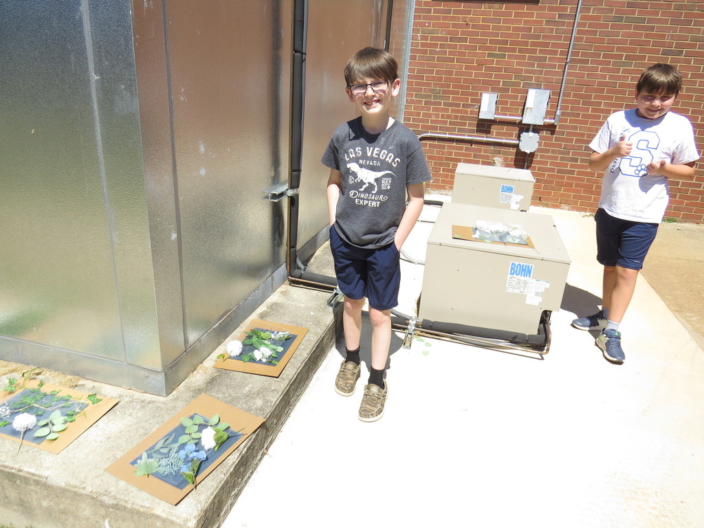  Scottsburg Elementary Fourth and Fifth Graders Learn About Monochromatic Art 