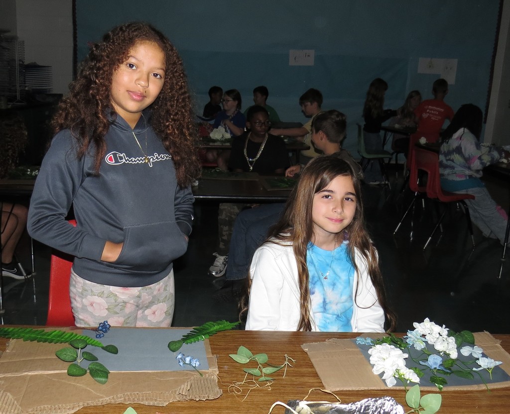  Scottsburg Elementary Fourth and Fifth Graders Learn About Monochromatic Art 