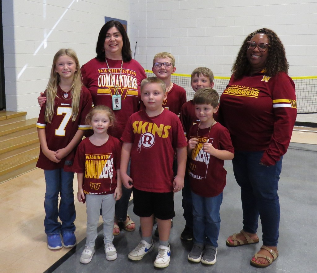 Scottsburg Elementary Shows Off Their Team Spirit