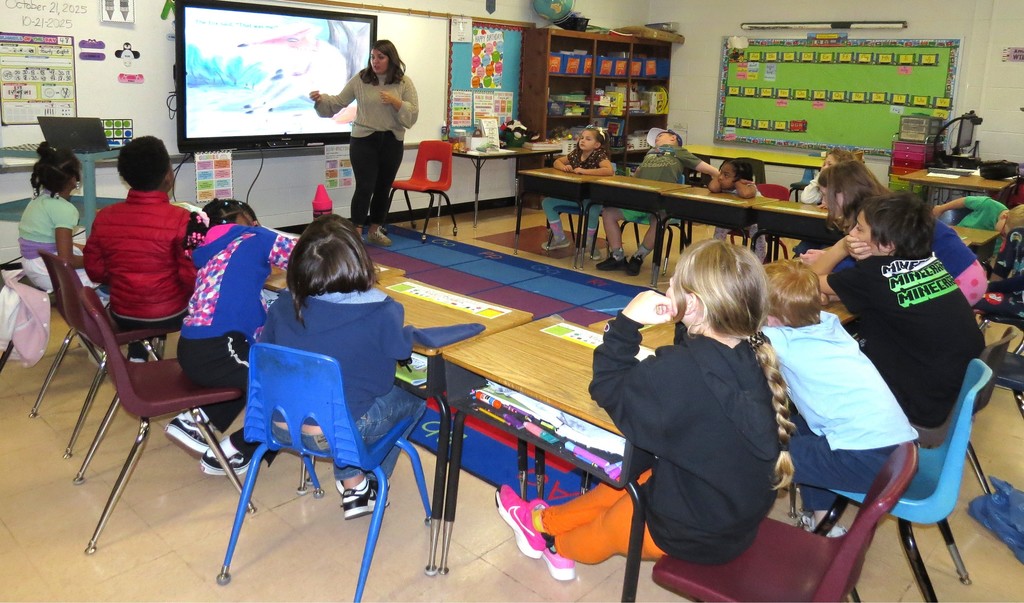 At Scottsburg Elementary during Digital Citizenship Week held October 20-24, 2025,  Mrs. Khaela Powell, Instructional Technology Resource Teacher (ITRT), discussed internet safety with the students.