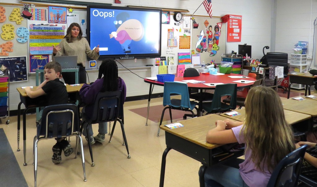 At Scottsburg Elementary during Digital Citizenship Week held October 20-24, 2025,  Mrs. Khaela Powell, Instructional Technology Resource Teacher (ITRT), discussed internet safety with the students.