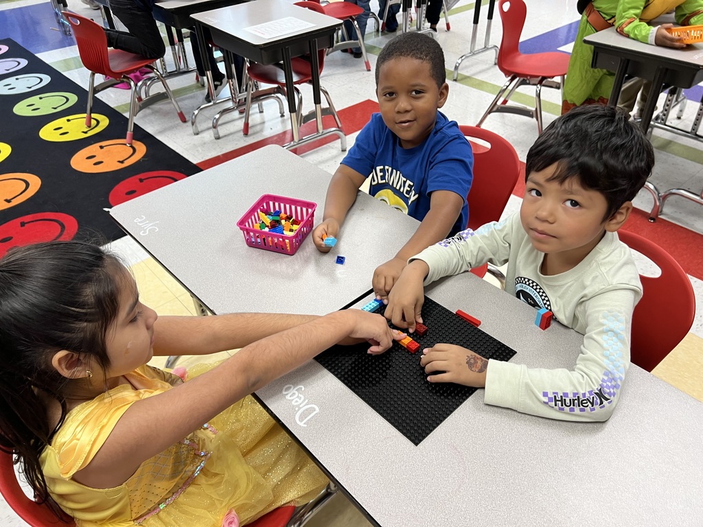 Ms. Snead's 2nd Grade Halloween Lego Challenge