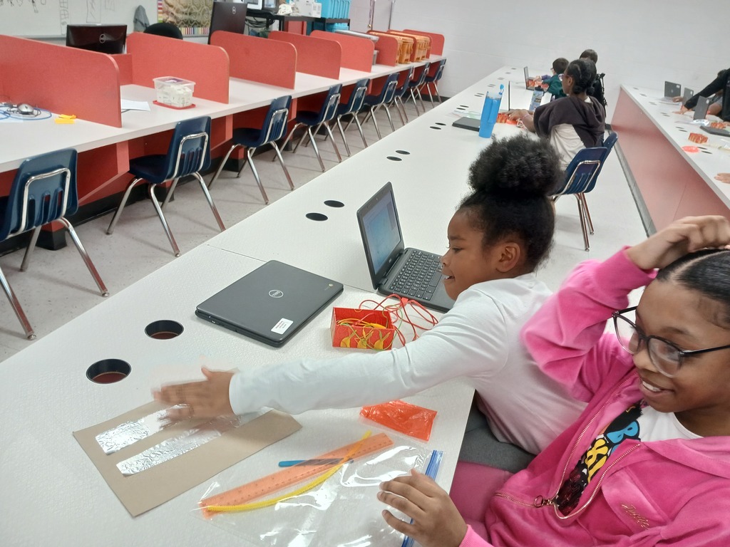 5th Grade Students use Makey Makey to find insulators and conductors