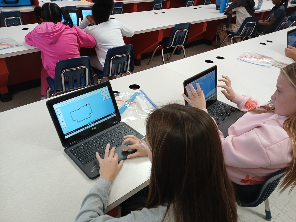 5th Grade Students use Makey Makey to find insulators and conductors