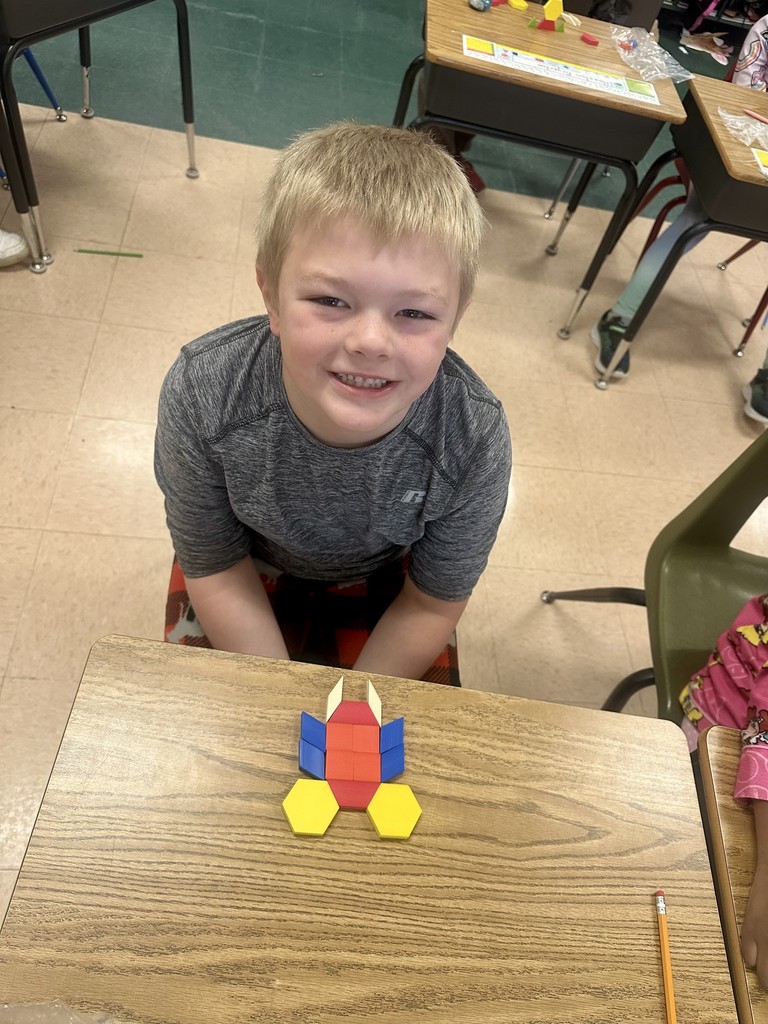 Students Build Symmetrical Structures