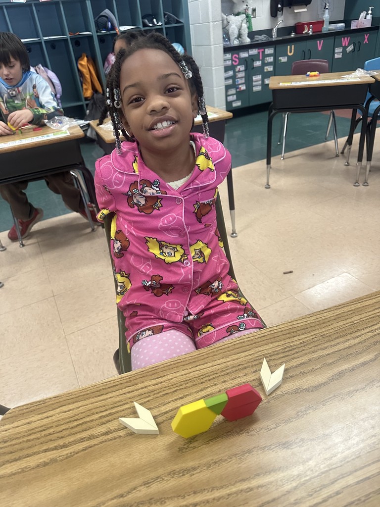 Students Build Symmetrical Structures