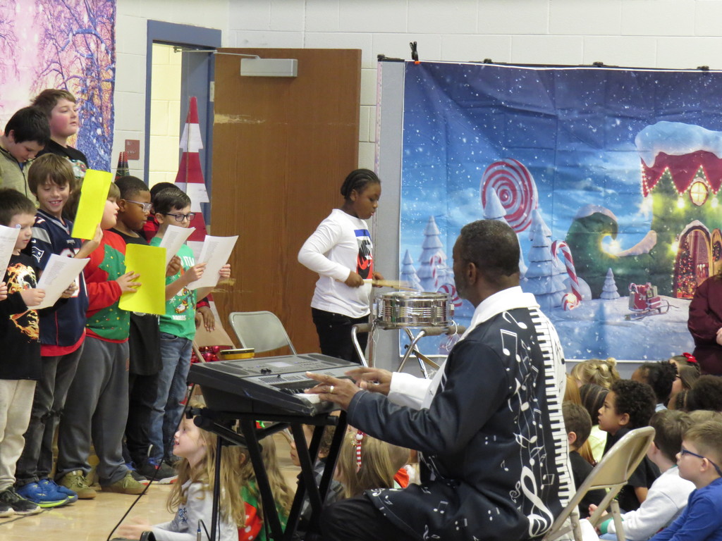 Scottsburg Elementary Parents, Faculty, and Staff Were Treated To A Special Holiday Concert
