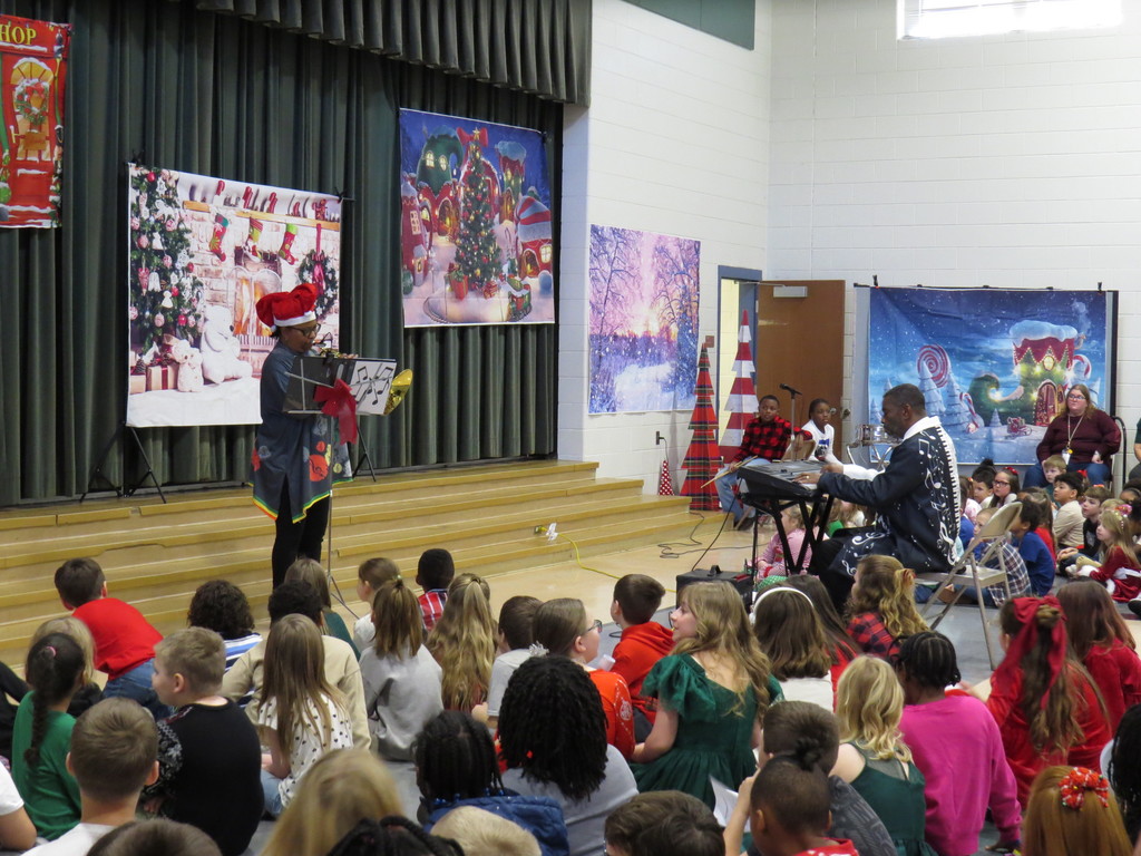 Scottsburg Elementary Parents, Faculty, and Staff Were Treated To A Special Holiday Concert