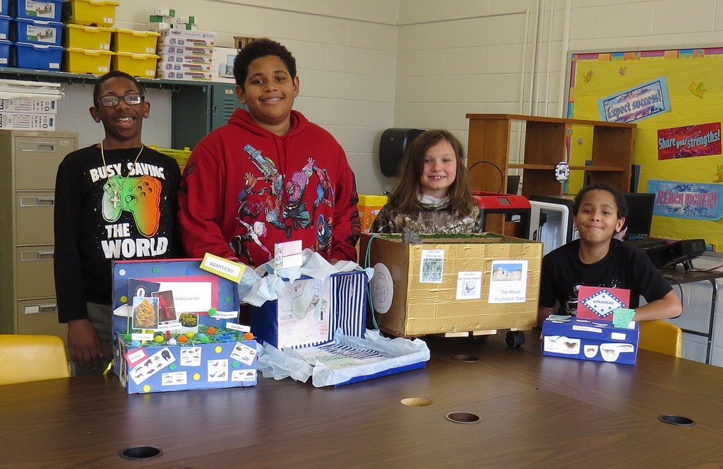 Scottsburg Elementary Fifth Grade Students Display Their Creative Floats in the State Parade