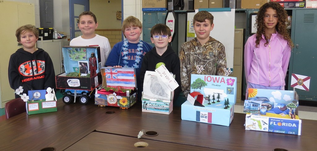 Scottsburg Elementary Fifth Grade Students Display Their Creative Floats in the State Parade