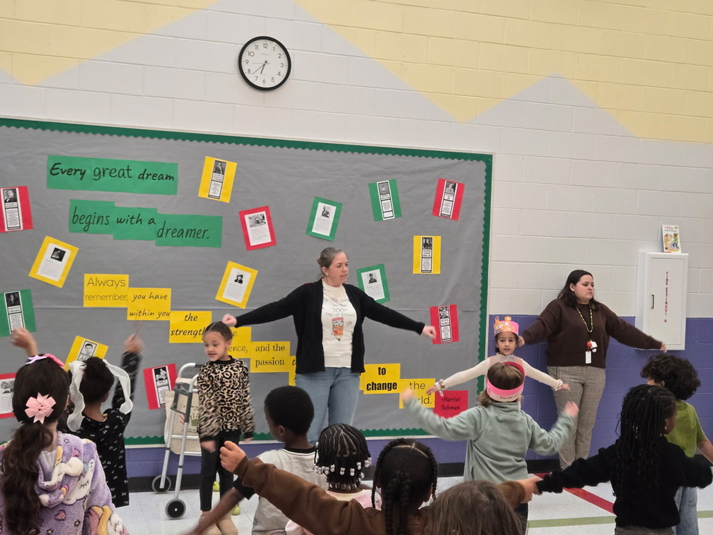 Kindergarten Celebrates 100th day of School
