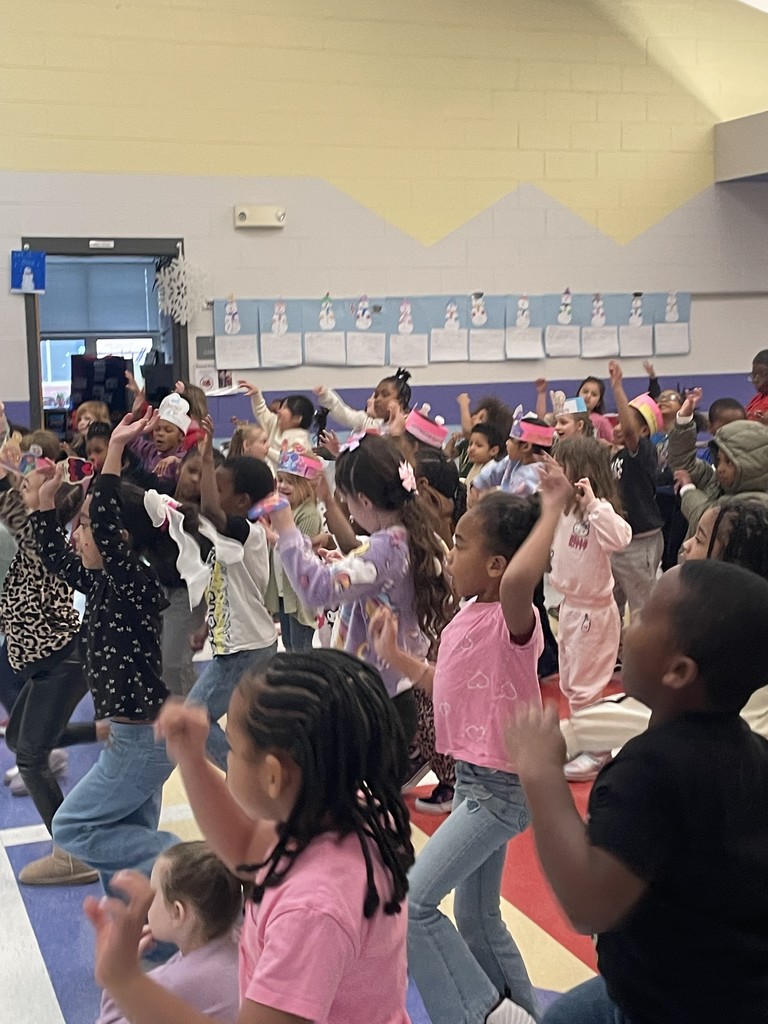 Kindergarten Celebrates 100th day of School