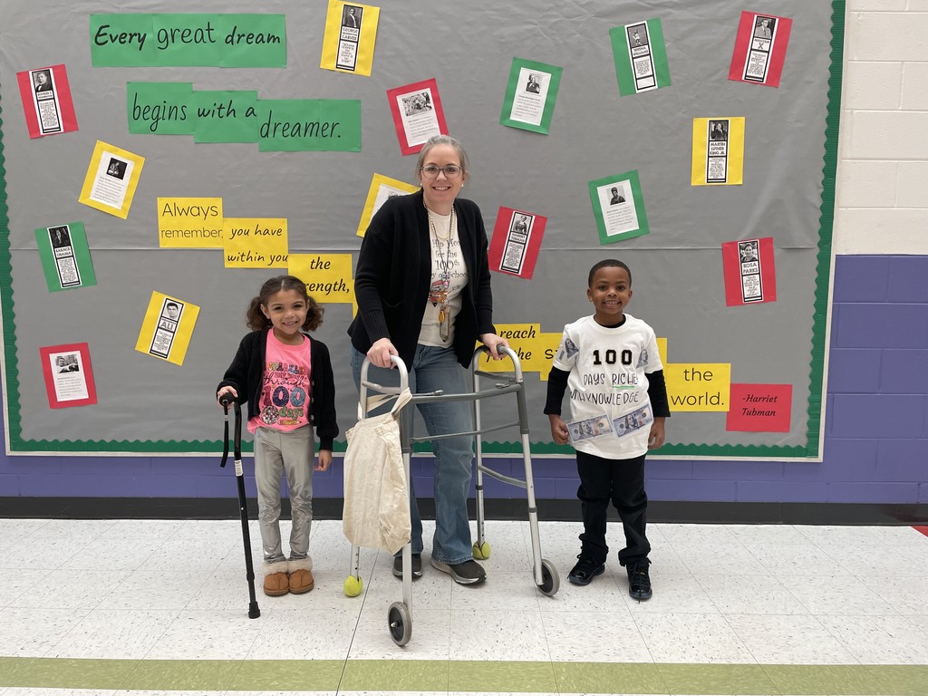 Kindergarten Celebrates 100th day of School