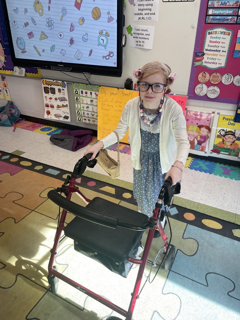 Kindergarten Celebrates 100th day of School