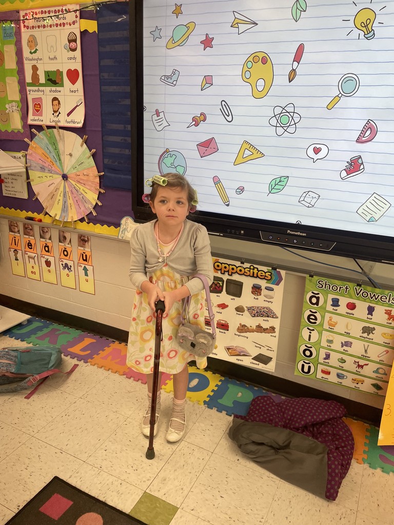 Kindergarten Celebrates 100th day of School