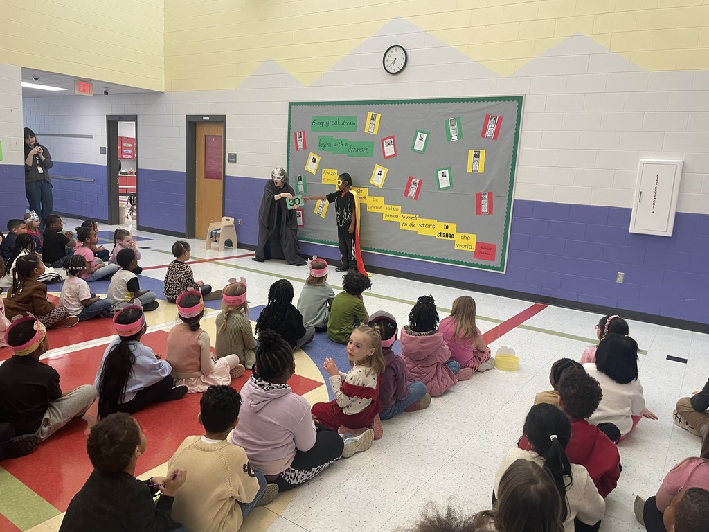 Kindergarten Celebrates 100th day of School