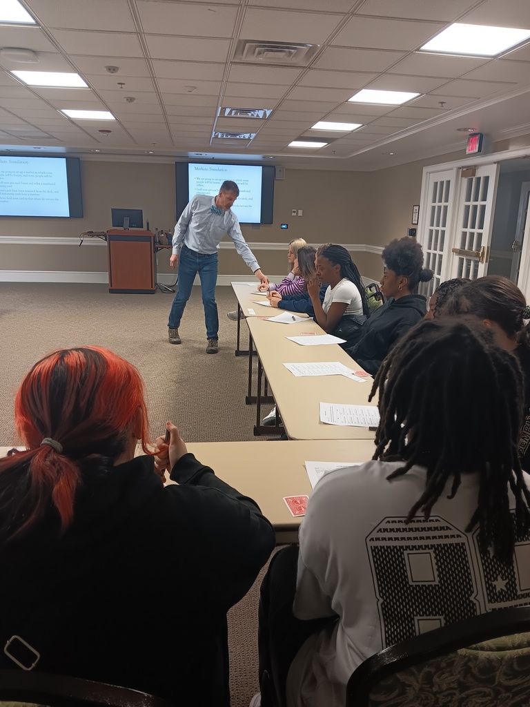 HCMS students visit Longwood University.