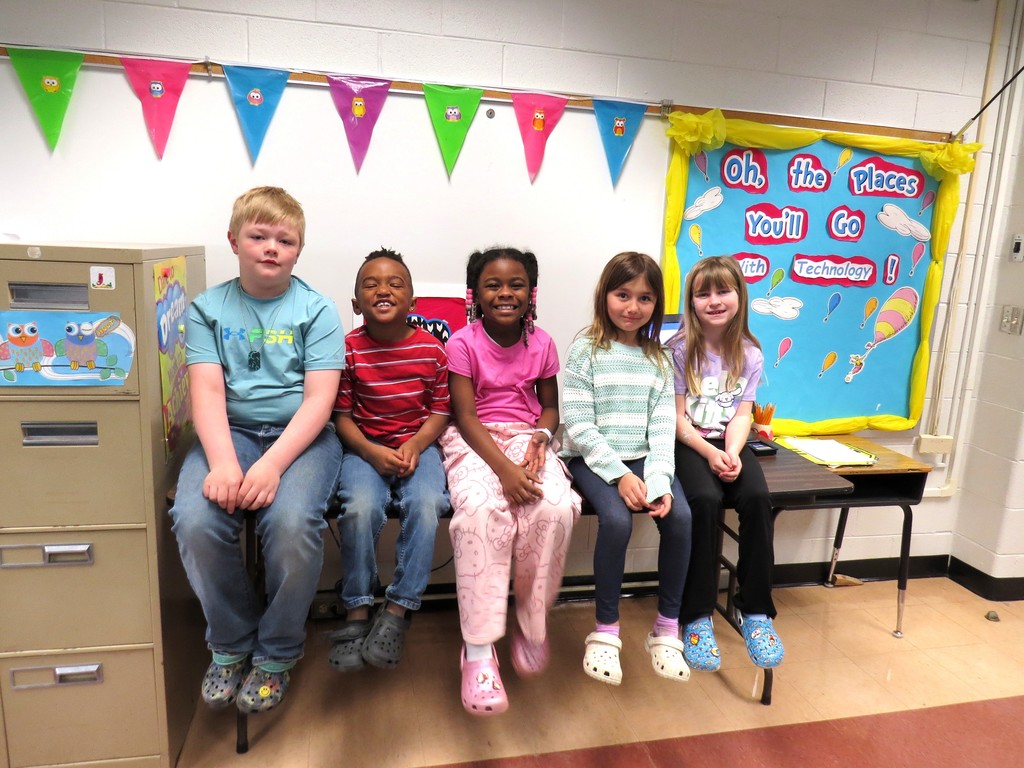 "Rockin In Crocs" School Spirit Day Celebrated At Scottsburg Elementary