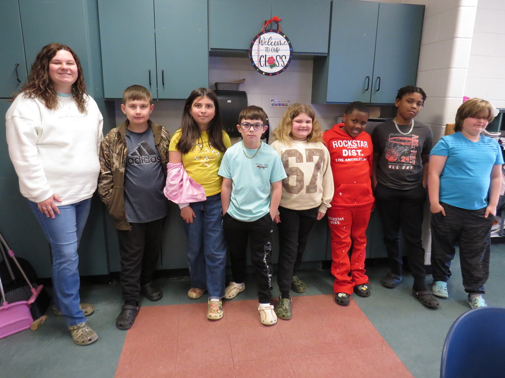 "Rockin In Crocs" School Spirit Day Celebrated At Scottsburg Elementary