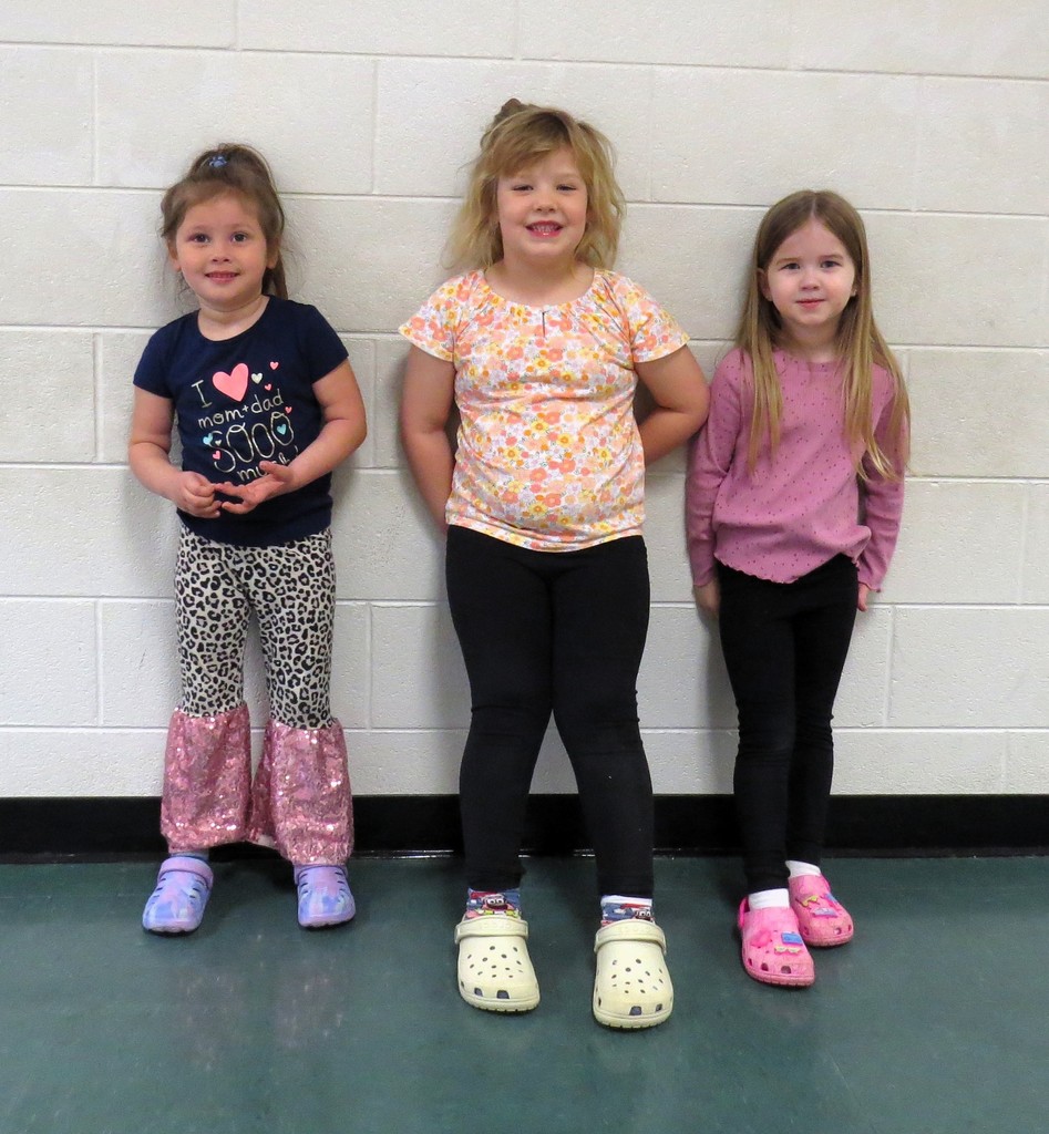 "Rockin In Crocs" School Spirit Day Celebrated At Scottsburg Elementary