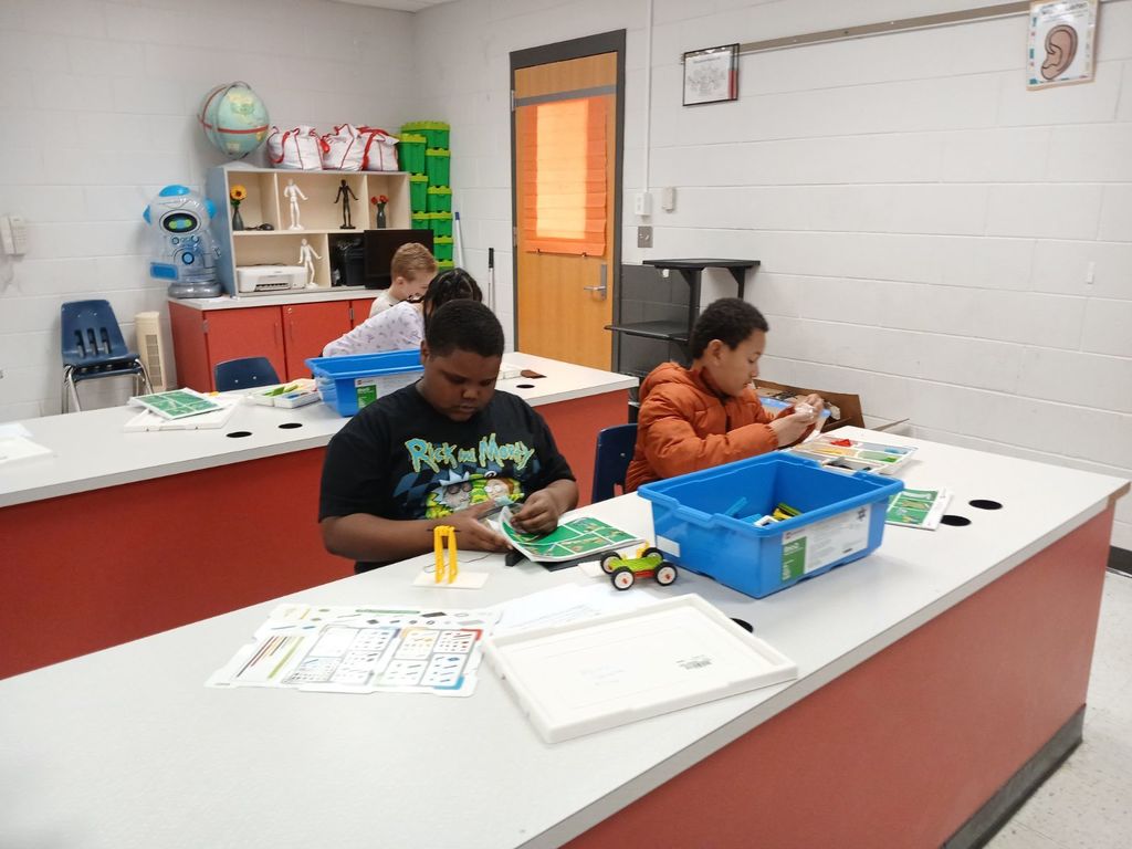 Third graders making simple machines using Lego Education kits